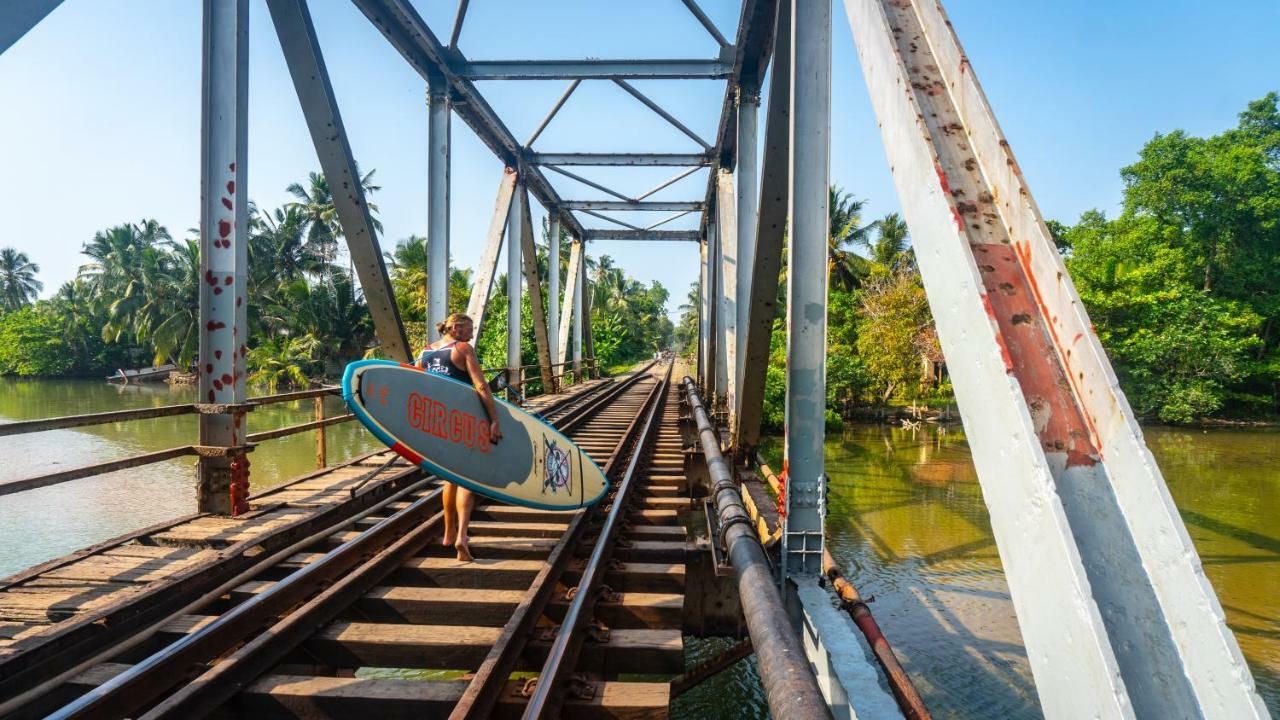 Circus Lagoon Hideaway Bed & Breakfast Dodanduwa Екстериор снимка