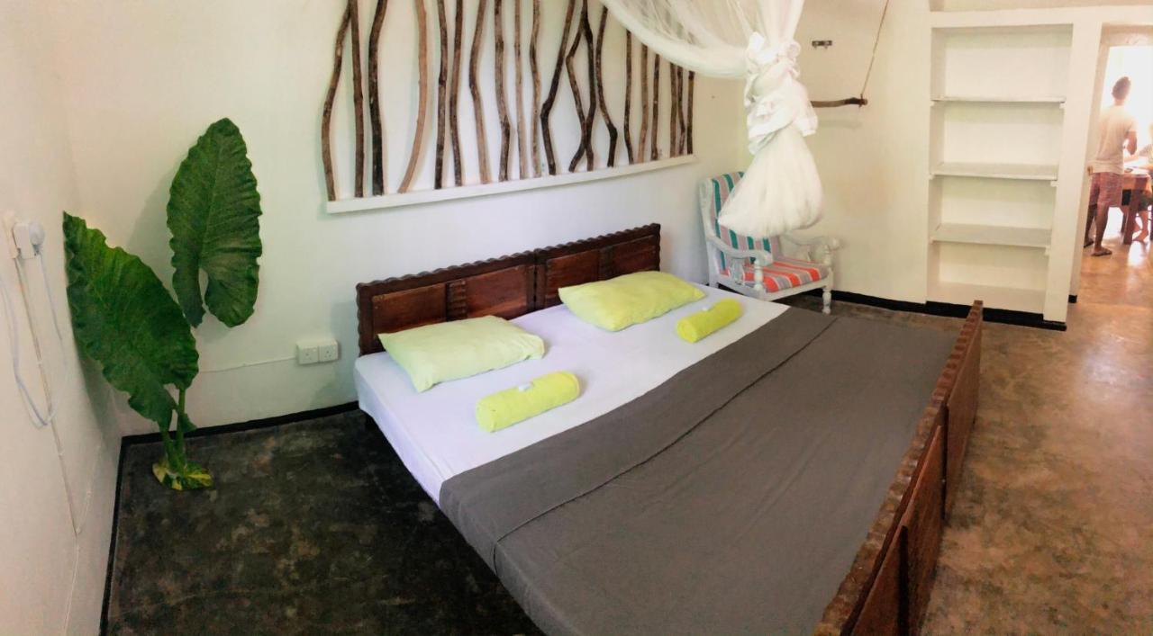 Circus Lagoon Hideaway Bed & Breakfast Dodanduwa Екстериор снимка