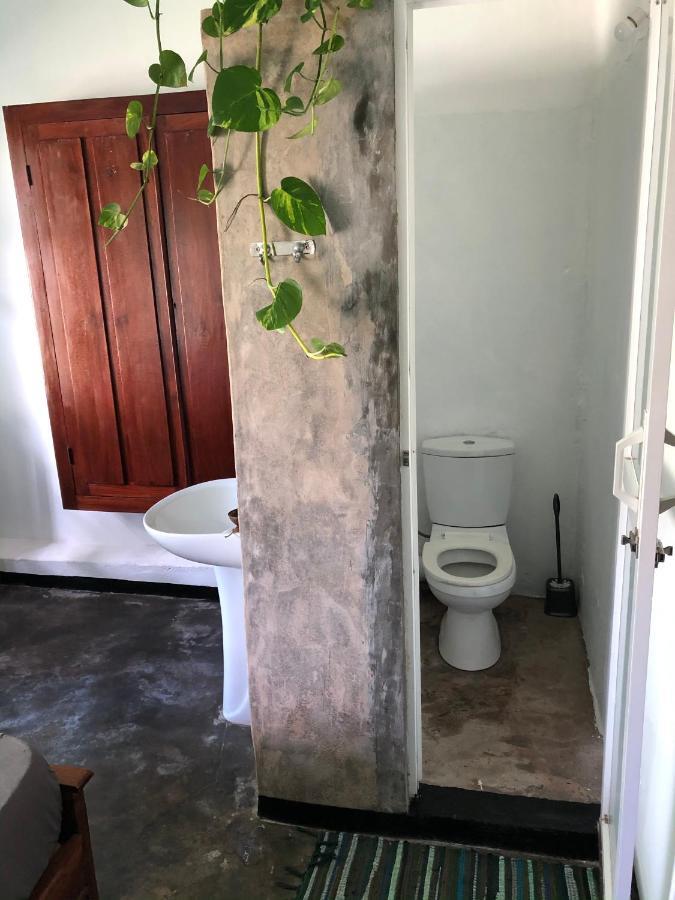 Circus Lagoon Hideaway Bed & Breakfast Dodanduwa Екстериор снимка
