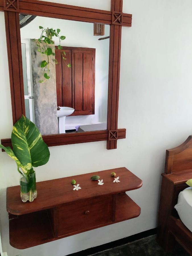 Circus Lagoon Hideaway Bed & Breakfast Dodanduwa Екстериор снимка