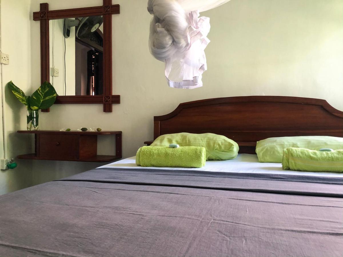 Circus Lagoon Hideaway Bed & Breakfast Dodanduwa Екстериор снимка