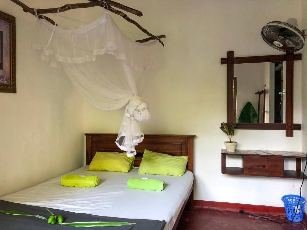 Circus Lagoon Hideaway Bed & Breakfast Dodanduwa Екстериор снимка