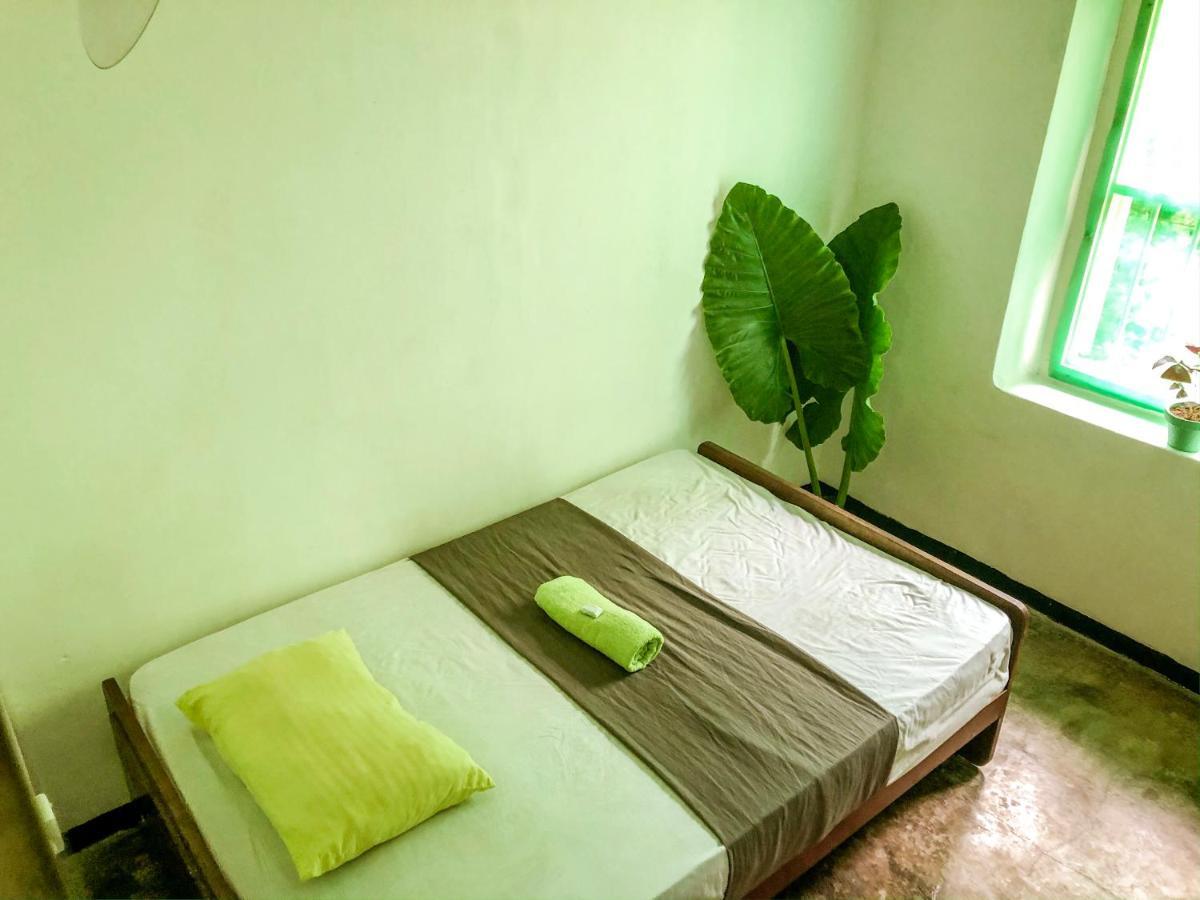 Circus Lagoon Hideaway Bed & Breakfast Dodanduwa Екстериор снимка